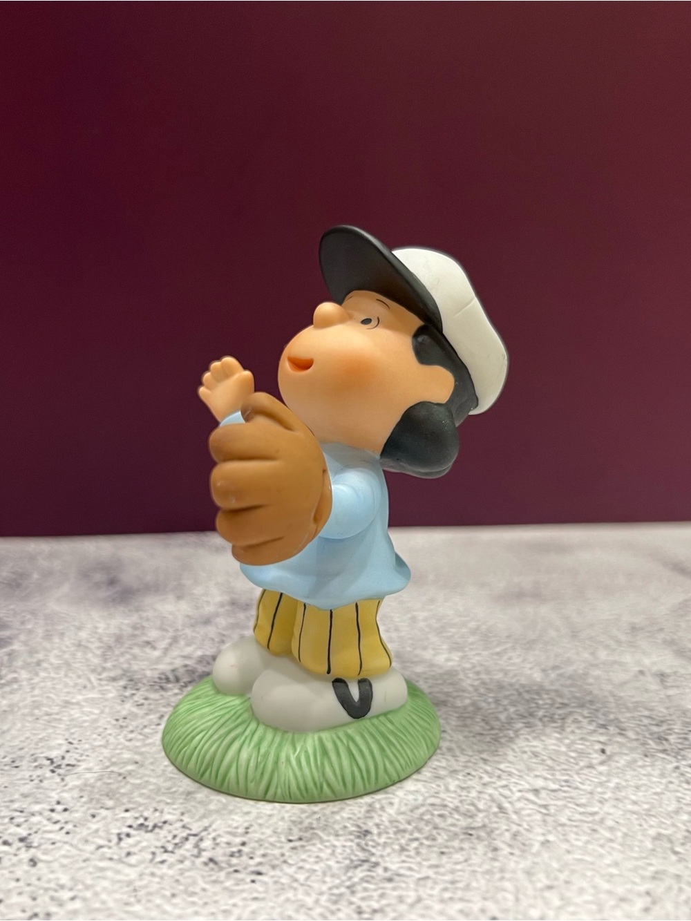 Vintage Westland  Peanuts Collection Porcelain Figurine Lucy Playing Baseball